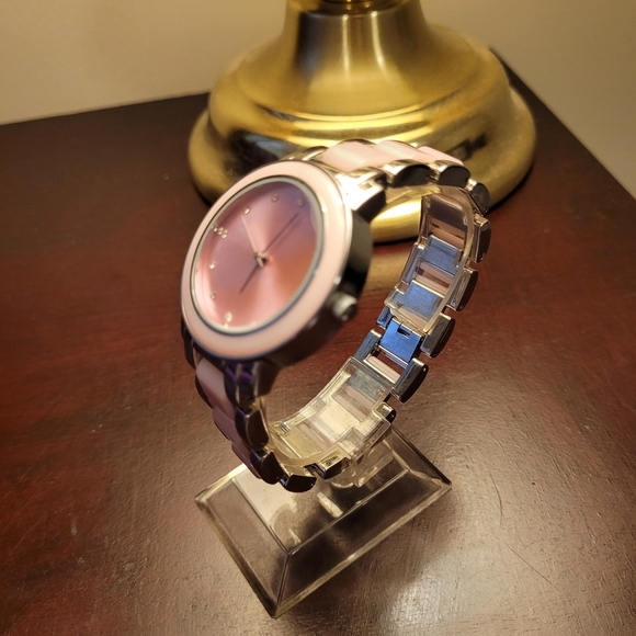 New Women's Pink Diamond Fashion Watch - Picture 2 of 6